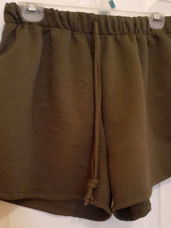 GEEGEE Aria Olive Green Geo Pattern Lounge Top & Bottom Set - Picture 9 of 9